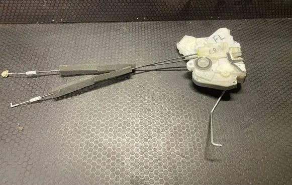 Honda CR-V Front door lock
