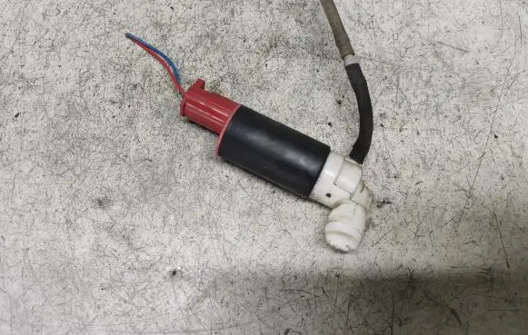 Toyota Corolla Verso AR10 Windscreen/windshield washer pump