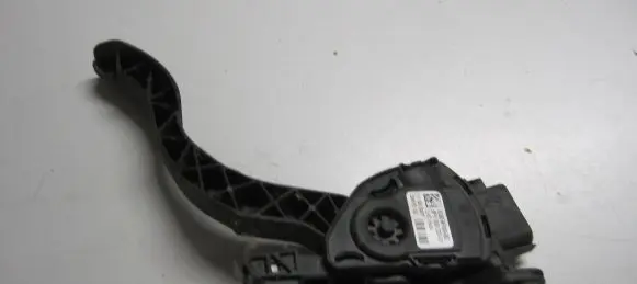 Volvo XC70 Accelerator throttle pedal 6G929F836BD