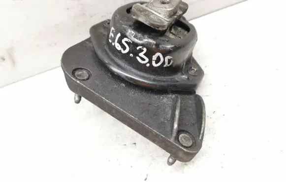 BMW 7 E65 E66 Engine mount bracket 13807410