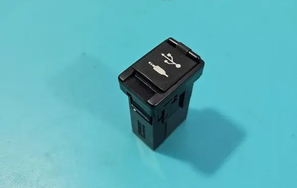 Toyota RAV 4 (XA40) USB socket connector IMPRK1562968
