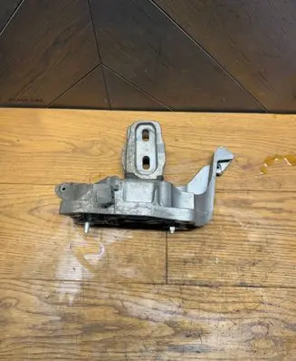 Opel Corsa F Gearbox mounting bracket