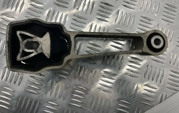 Volvo V60 Engine mount bracket 31430441
