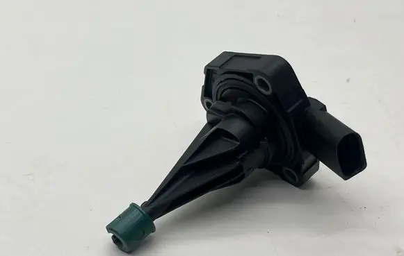 Volkswagen Golf VII Oil level sensor 06E907660C 6PR01041820
