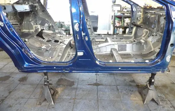 Toyota Avensis T220 Sill 