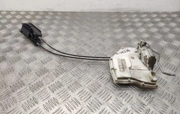 Suzuki SX4 Front door lock 8220179J40