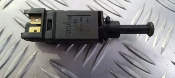 Volkswagen PASSAT B3 Brake pedal sensor switch 191945515