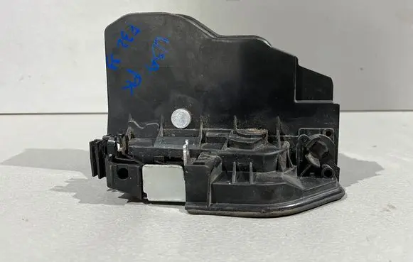 BMW 4 F32 F33 Front door lock 7229461 A053702