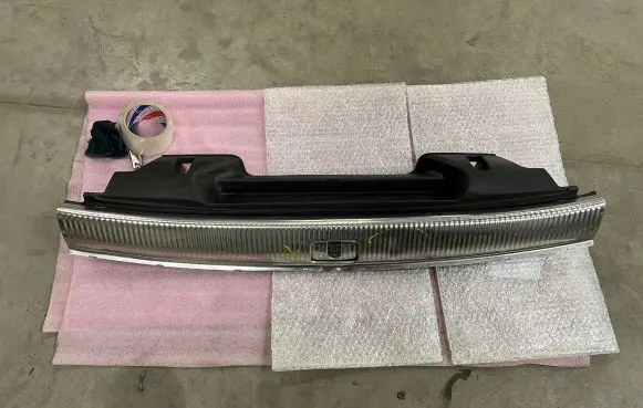 Trunk/boot sill cover protection