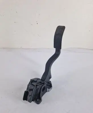 Accelerator throttle pedal