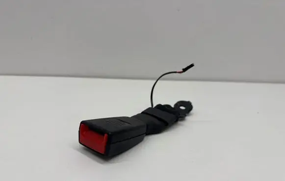 BMW 5 F10 F11 Middle seatbelt buckle (rear) 7243275 06137803 B080312Y