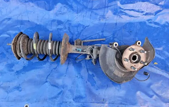 Toyota Prius (XW50) Front wheel hub spindle knuckle