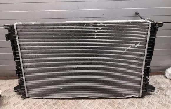 Audi Q7 4M Coolant radiator