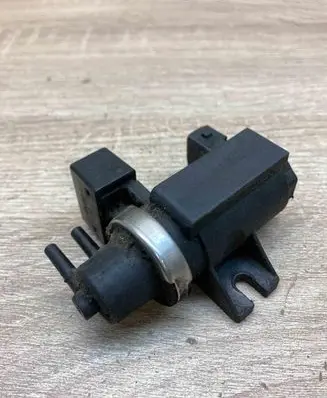 BMW 5 E60 E61 Turbo solenoid valve 2247906 72279600
