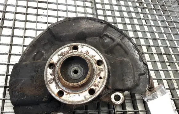 Volvo XC90 Front wheel hub spindle knuckle