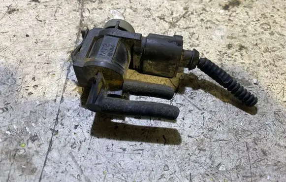 Volkswagen Golf V Turbo solenoid valve 1K0906283A