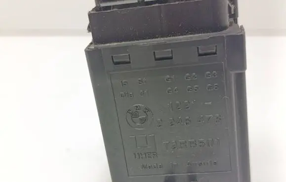 BMW 5 E39 Glow plug pre-heat relay 2246473