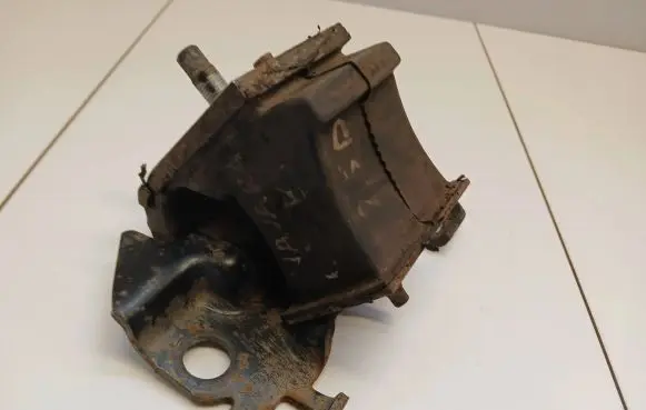 Nissan Navara D40 Engine mount bracket 11220eb300