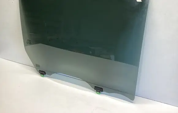 Nissan Navara D23 Rear door window glass 43R011595