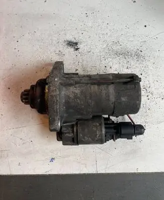 Volkswagen Golf V Starter motor 02Z911023H