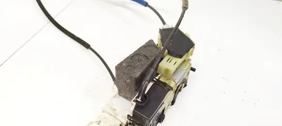 Peugeot 1007 Front door lock
