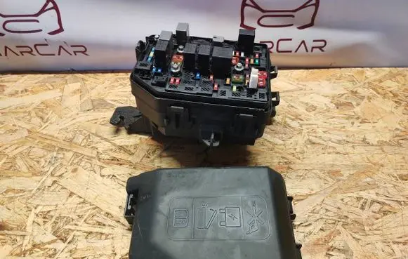 Opel Karl Fuse box set 42428759 15105 0158