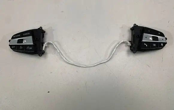BMW X6M G06 F96 Steering wheel buttons/switches 9483000