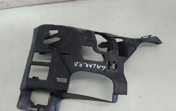 Front bumper mounting bracket