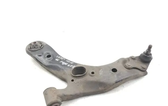 Toyota Verso-S Front lower control arm/wishbone