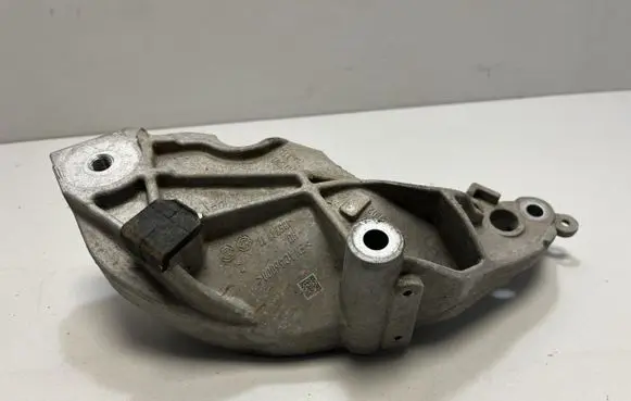 BMW i4 Engine mounting bracket 8838965