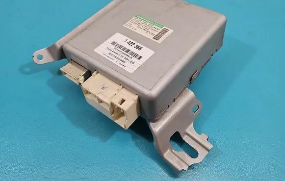 Toyota Avensis T270 Central body control module 89650-05180 IMPRK1422366