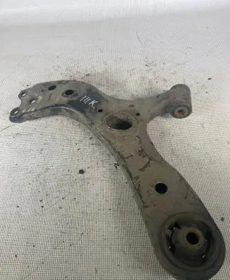 Toyota Prius (XW20) Front lower control arm/wishbone