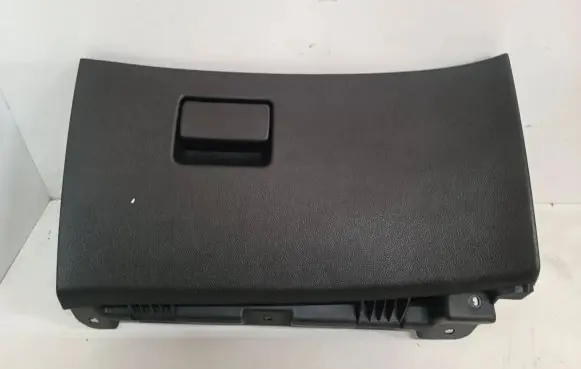 Opel Zafira C Glove box
