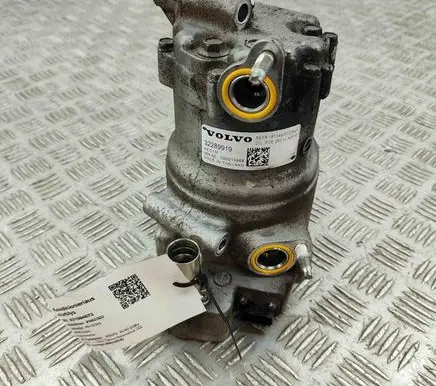 Volvo XC40 Air conditioning (A/C) compressor (pump) 32289919