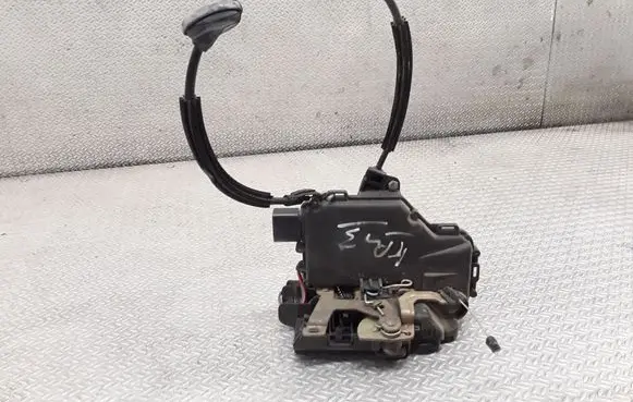 Skoda Superb B5 (3U) Front door lock 
