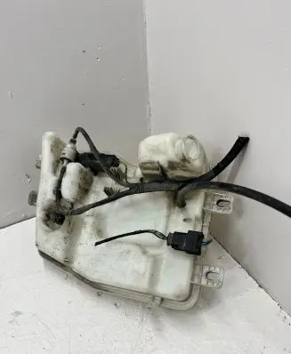 BMW 2 F46 Windshield washer fluid reservoir/tank 7369649 7351624 235576