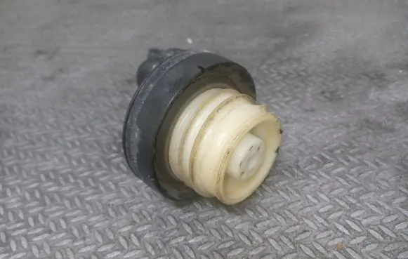 Suzuki Alto Fuel tank filler cap 