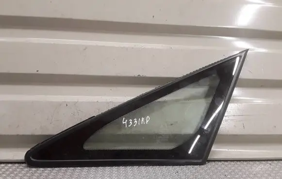 Mitsubishi Grandis Front triangle window/glass 