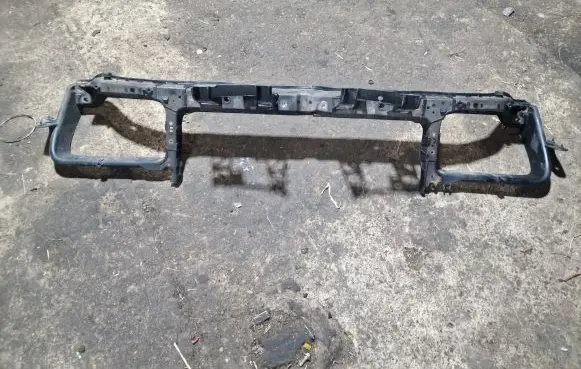 Chrysler 300 - 300C Radiator support slam panel