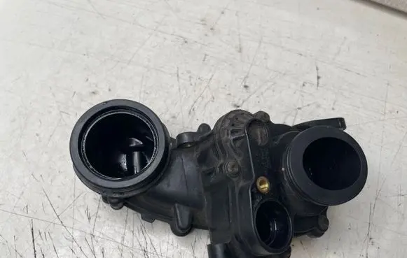 Volkswagen Touareg III Thermostat/thermostat housing 059121111CA