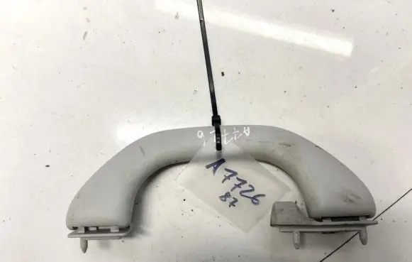 Skoda Octavia Mk2 (1Z) Rear interior roof grab handle 6y0857607
