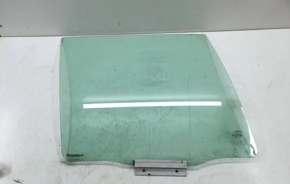 Volvo XC90 Rear door window glass E000199