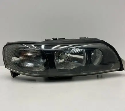 Volvo XC70 Headlight/headlamp 89008794