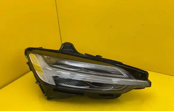 Volvo S60 Headlight/headlamp 32338022