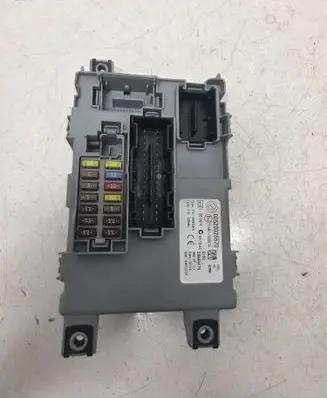 Fiat Doblo Fuse module 00520028670 28444475 116RI000674