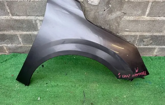 Peugeot 208 II Fender 