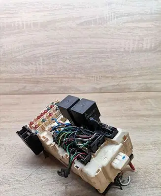 Toyota Corolla E120 E130 Fuse module 48788114 48788I14