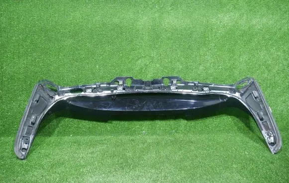 Tailgate/trunk spoiler