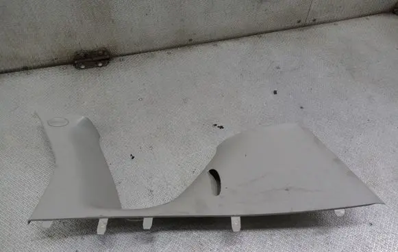 (D)pillar trim (top)