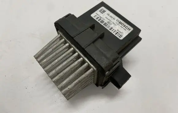 Opel Astra J Heater blower fan relay 13503201